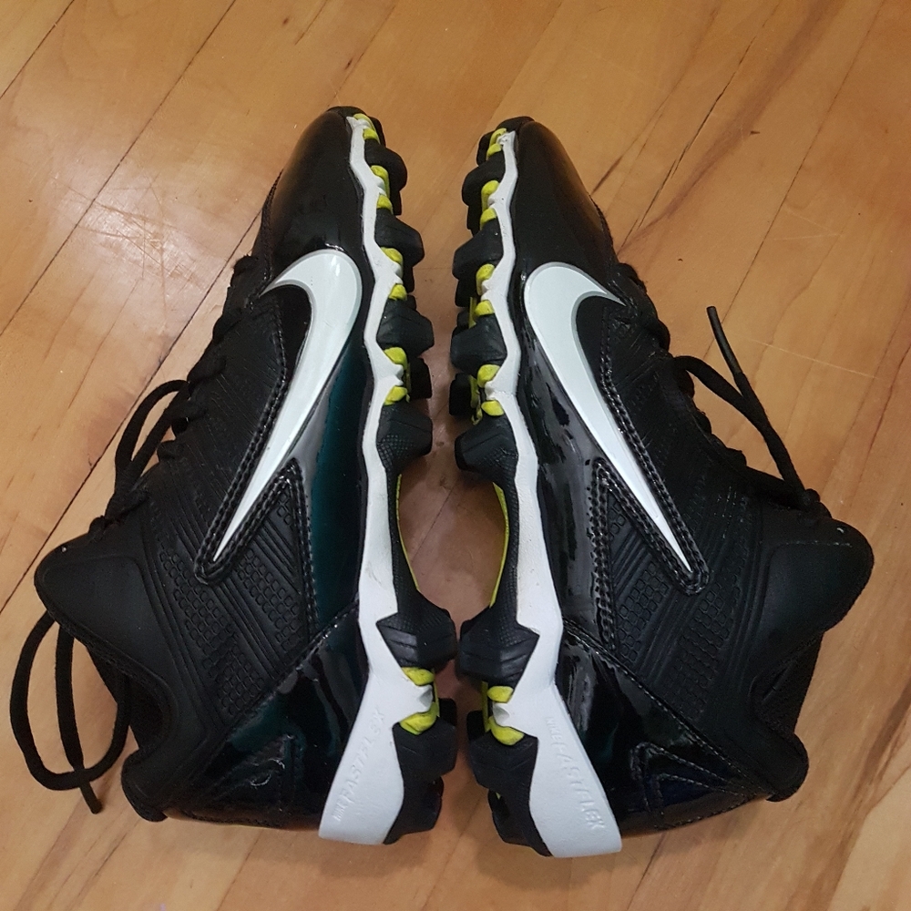 Nike Alpha Shark Fast Flex Youth Football Cleats Black Sz 2Y
